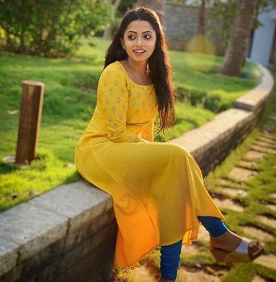 Navya Swamy Wiki, Age, Husband, Height, Weight, Biography & More 2 “Vani Rani” Show famed TV Actress tested Coronavirus Positive