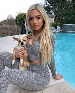 Abby Rao Wiki, Age, Height, Weight, Boyfriend, Biography & More 4 Abby Rao with her pet dog