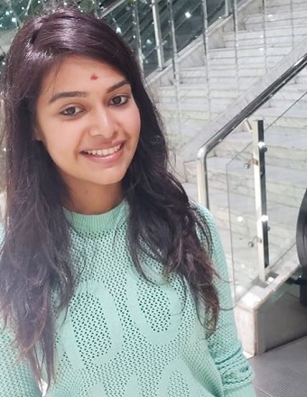 Dharsha Gupta Wiki, Age, Height, Weight, Husband, Biography & More 7 An old photo of Dharsha Gupta