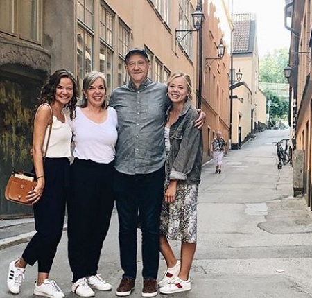 Annalisa Cochrane Wiki, Age, Height, Weight, Boyfriend, Biography & More 7 Annalisa Cochrane with her dad Steve Cochrane, mom Lis Cochrane, and sister Carin Cochrane