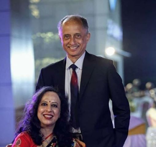 Captain Deepak Sathe (Pilot) Age, Wife, Children, Biography & More 7 Captain Deepak Sathe and wife Sushma Sathe