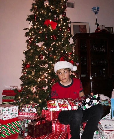 Casey Simpson Height, Weight, Age, Girlfriend, Biography, Family & More 8 Casey Simpson celebrating Christmas