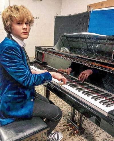 Casey Simpson Height, Weight, Age, Girlfriend, Biography, Family & More 10 Casey Simpson playing piano