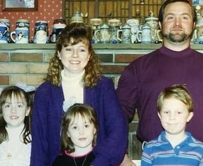 Cindy Best Wiki, Age (Karl Karlsen’s Wife) Biography, Family & More 4 Cindy Best's spouse Karl Karlsen with his wife Christina Karlsen and kids Kati Karlsen, Erin Karlsen, and Levi Karlsen