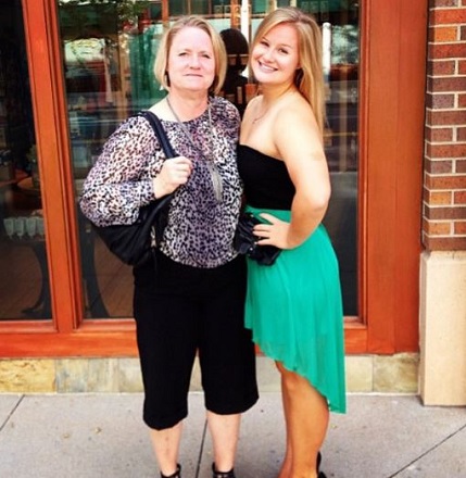 Dani Speegle Height, Weight, Age, Husband, Boyfriend, Biography & More 10 Dani Speegle with her mother Chera Speegle
