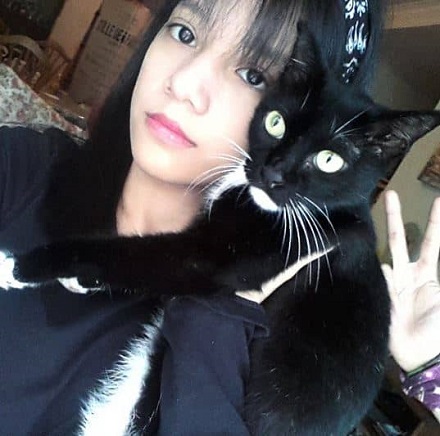 Eevee Enara with her pet cat