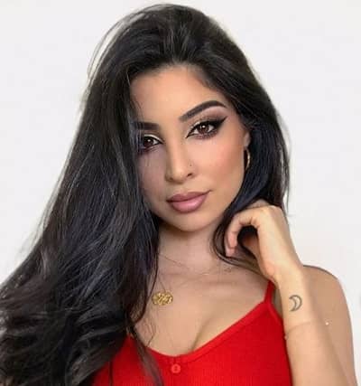 Elwa Saleh (Model) Age, Height, Weight, Boyfriend, Biography & More 16 Elwa Saleh Half moon Tattoo on Left Wrist