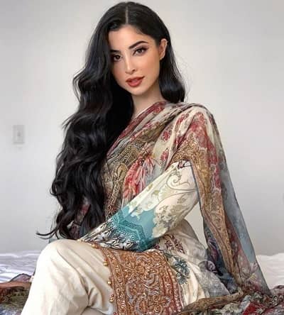 Elwa Saleh (Model) Age, Height, Weight, Boyfriend, Biography & More 18 Elwa Saleh promoting Pakistani suit by Jazmin