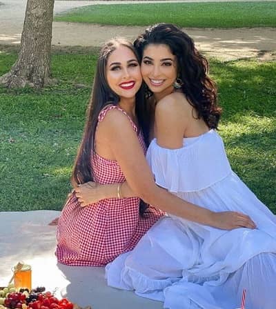 Elwa Saleh (Model) Age, Height, Weight, Boyfriend, Biography & More 14 Elwa Saleh with her close friend