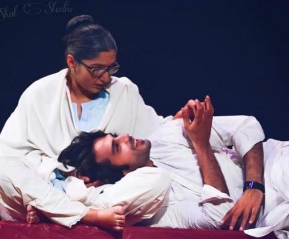 Hasan Khan (Actor) Age, Height, Weight, Girlfriend, Biography & More 2 Hasan Khan playing theatre