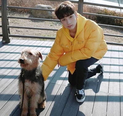 Huening Kai Height, Weight, Age, Girlfriend, Biography, Family & More 9 Huening Kai has a pet dog