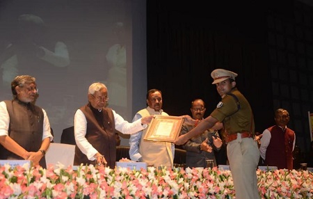 Vinay Tiwari (IPS) Wiki, Age, Wife, Biography, Salary, Family & More 11 IPS Vinay Tiwari honored by Nitish Kumar