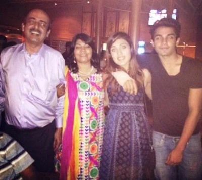 Indrajit Chakraborty Wiki (Rhea Chakraborty's Father) Age, Wife, Biography & More 5 Indrajit Chakraborty with his wife Sandhya Chakraborty, daughter Rhea Chakraborty & son Showik Chakraborty