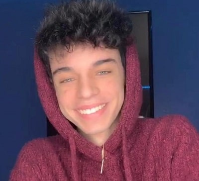Jacob Pina aka Thumb Guy is an American TikTok Star