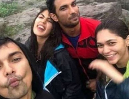 Jameela Calcuttawala Wiki, Age, Height, Weight, Boyfriend, Biography & More 3 Jameela Calcuttawala with Showik Chakraborty, Sushant Singh Rajput, and Rhea Chakraborty