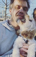 Jeff Palm Wiki, Age (Sarah Cooper's Husband) Biography, Kids & More 4 Jeff Palm and his pet dog