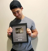 Jeremy Ethier Height, Weight, Age, Girlfriend, Biography & More 3 Jeremy Ethier with silver play button