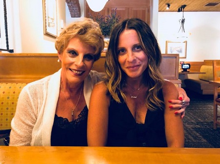 Jerushah Duford Wiki, Age (Billy Graham’s Granddaughter) Biography & Facts 3 Jerushah Duford with her mother Gigi Graham