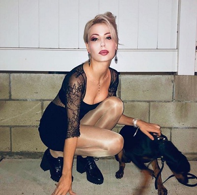 Jimi Ono (Melissa Lingafelt) Wiki, Age, Boyfriend, Biography, Family & More 8 Jimi Ono with her pet dog