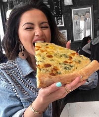 Kaushal Beauty Height, Weight, Age, Husband, Affairs, Biography & More 9 Kaushal Beauty loves pizza