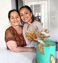 Kaushal Beauty Height, Weight, Age, Husband, Affairs, Biography & More 7 Kaushal Beauty with her mother