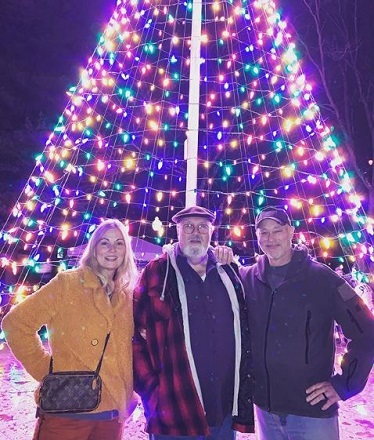 London King Wiki, Age, Husband, Children, Height, Weight, Biography & More 6 London King with her father David King and brother William Scott King