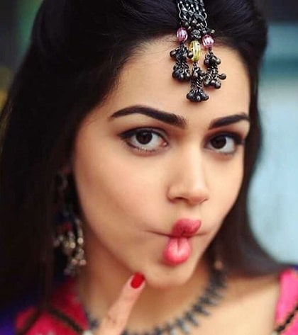 Naila Grewal Wiki, Age, Height, Weight, Boyfriend, Biography & More 22 Naila Grewal Kiss Lips Picture