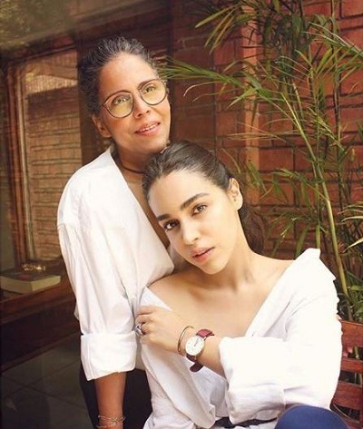Naila Grewal Wiki, Age, Height, Weight, Boyfriend, Biography & More 19 Naila Grewal posing for Daniel Wellington with her mom