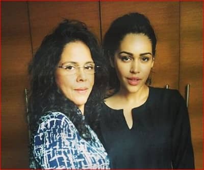 Naila Grewal Wiki, Age, Height, Weight, Boyfriend, Biography & More 9 Naila Grewal with her mother