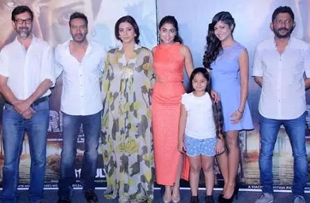 Nishikant Kamat Height, Weight, Age, Wife, Children, Biography & More 7 Nishikant Kamat with the cast of Drishyam