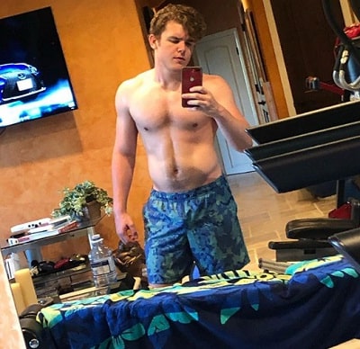 Sean Ryan Fox Height, Weight, Age, Girlfriend, Biography, Family & More 10 Physical Appearance of Sean Ryan Fox
