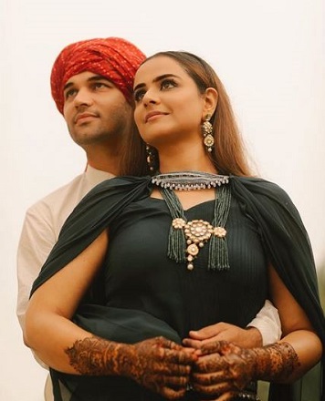 Rohit Saroha Wiki, Age (Prachi Tehlan's Husband) Biography, Family & More 11 Prachi Tehlan with her husband Rohit Saroha