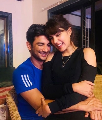 Sandhya Chakraborty Wiki (Rhea Chakraborty's Mother) Age, Biography & More 6 Rhea Chakraborty with boyfriend Sushant Singh Rajput died on June 14, 2020 in Mumbai