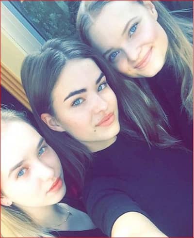 Robin Holzken with her sisters Noeller Holzken & Evie Holzken