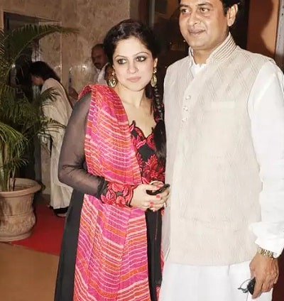 Rumi Jaffery Wiki, Age, Wife, Net worth, Biography, Kids & More 6 Rumi Jaffery with his wife