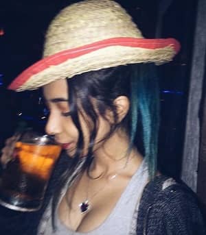 Sakshi Chopra Wiki, Age, Height, Weight, Boyfriend, Biography & More 17 Sakshi Chopra drinking beer