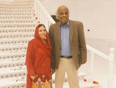 Seema Rahat (Rahat Indori's Wife) Wiki, Age, Kids, Biography & More 3 Seema Rahat with her husband Rahat Indori
