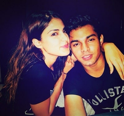 Indrajit Chakraborty Wiki (Rhea Chakraborty's Father) Age, Wife, Biography & More 10 Showik Chakraborty with his big sister Rhea Chakraborty