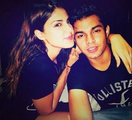 Showik Chakraborty Wiki, Age (Rhea Chakraborty's Brother) Biography & More 6 Showik Chakraborty with his sister Rhea Chakraborty