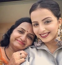 Shrenu Parikh Height, Weight, Age, Husband, Boyfriend, Biography & More 6 Shrenu Parikh mother Smita Parikh