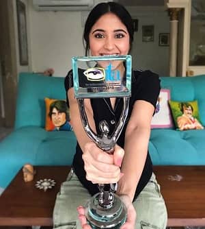 Shweta Tripathi Height, Weight, Age, Husband, Boyfriend, Biography & More 19 Shweta Tripathi ITA award