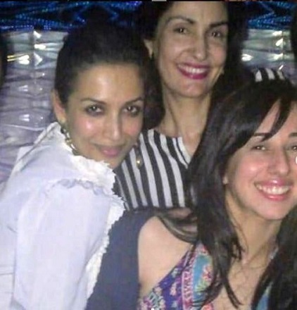 Simar Dugal Wiki (Designer) Age, Husband, Biography, Family & More 4 Simar Dugal with actress Malaika Arora