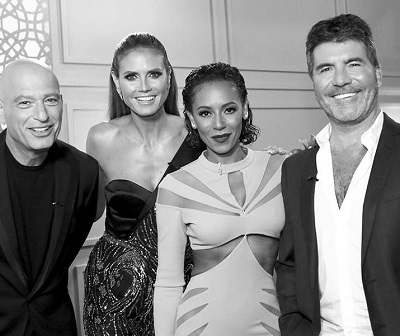 Simon Cowell photographed with Mel B, Heidi Klum, and Howie Mandel