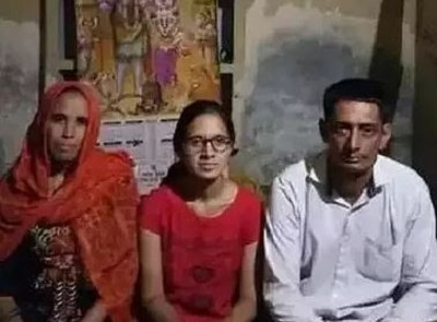 Sudeeksha Bhati Wiki, Age, College, Family, Biography, Death & More 4 Sudeeksha Bhati with her parents