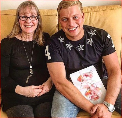 Thomas Skinner Wiki (Masterchef) Age, Wife, Biography, Family & More 9 Thomas Skinner with her mother