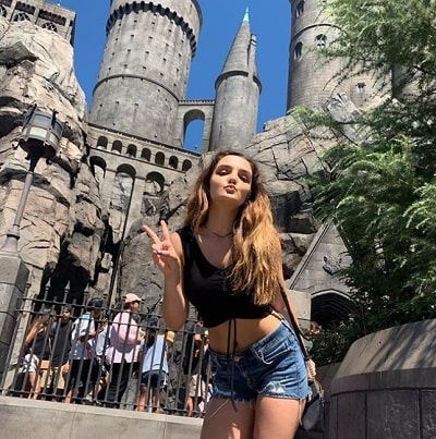 Victoria Vida Wiki, Age, Height, Weight, Boyfriend, Biography & More 15 Victoria Vida visited Howgarts school tourist spot