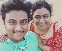 Aajeedh Khalique Wiki, Age, Girlfriend, Height, Family, Biography & Facts 8 Aajeedh Khalique's selfie with mom Shabana Begum