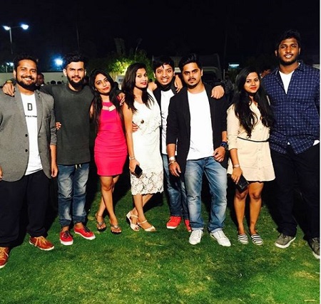 Alekhya Harika (Bigg Boss) Wiki, Age, Height, Weight, Boyfriend, Biography & More 14 Alekhya Harika with the colleagues of Amazon