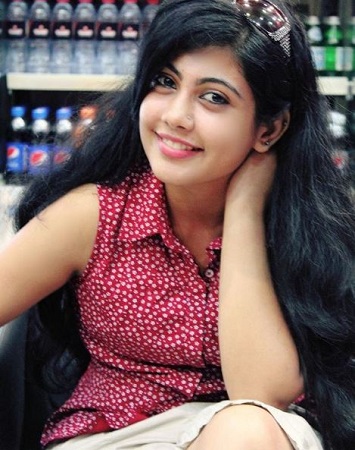 An old photo of Nayana Elza