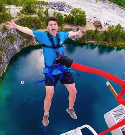 Anas Marwah Wiki, Age, Wife, Height, Weight, Biography, Family & Facts 22 Anas Marwah enjoying Bungee Jumping